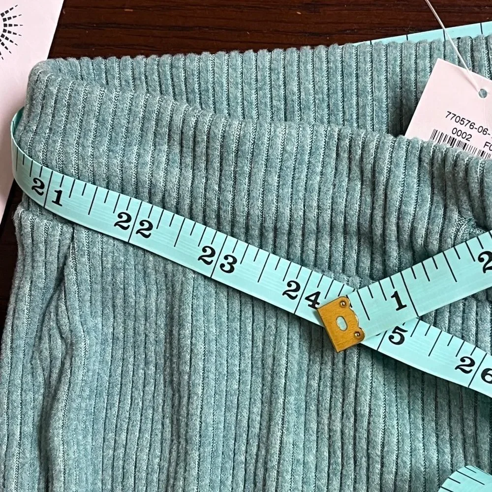 NWT Girls Plush Ribbed Flare Pants Sz L (8)